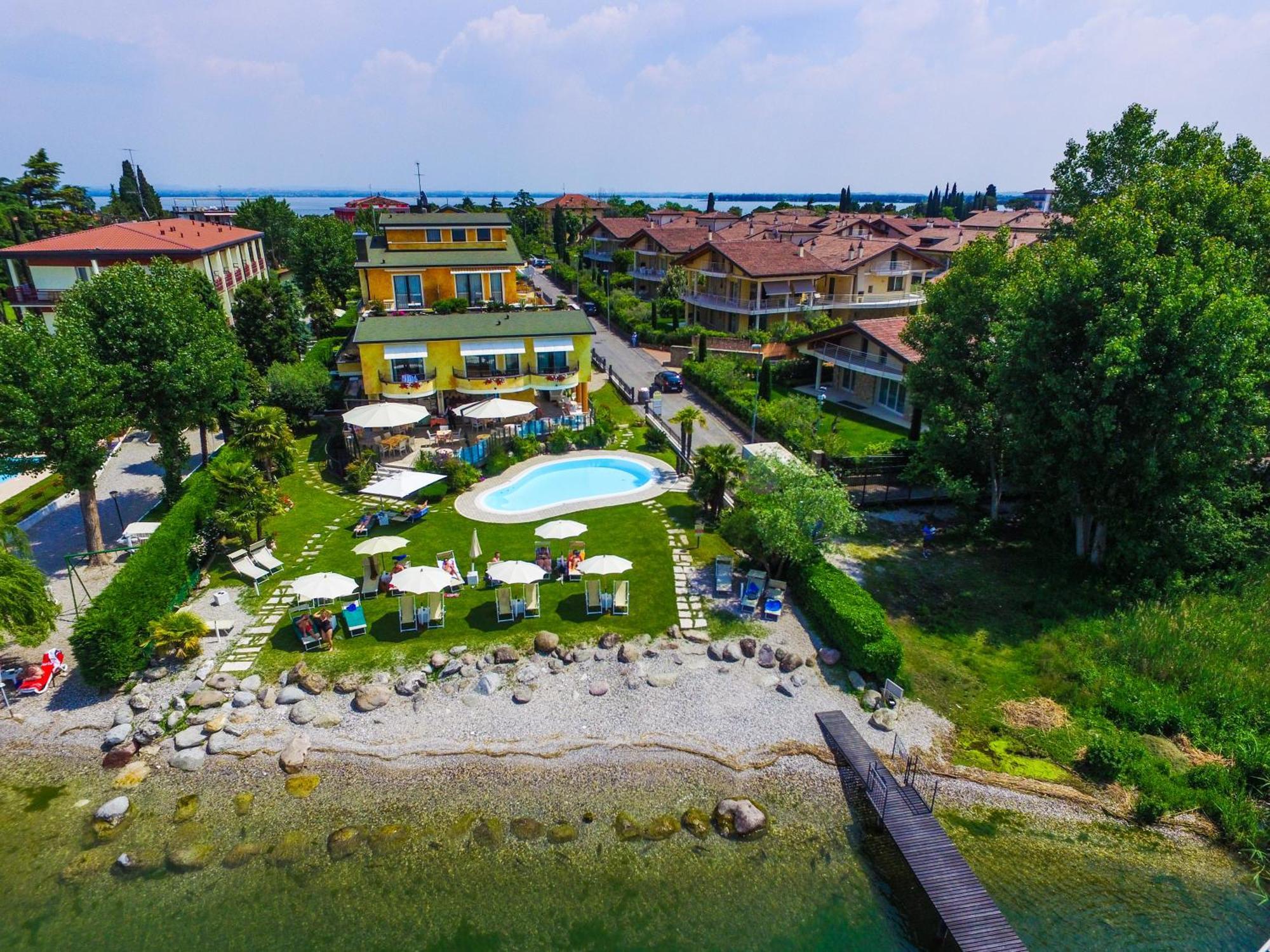 Hotel La Rondine Sirmione Exterior photo