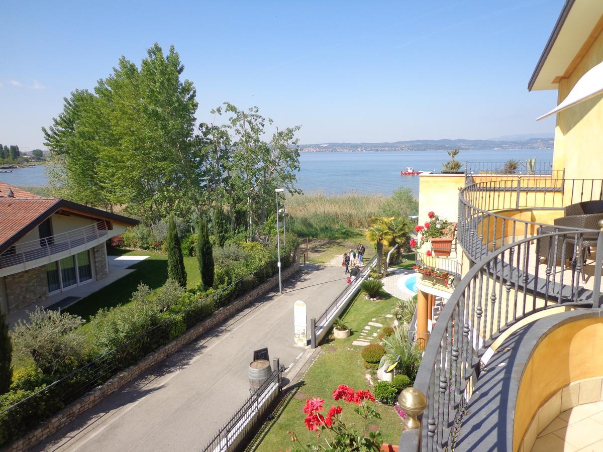 Hotel La Rondine Sirmione Exterior photo