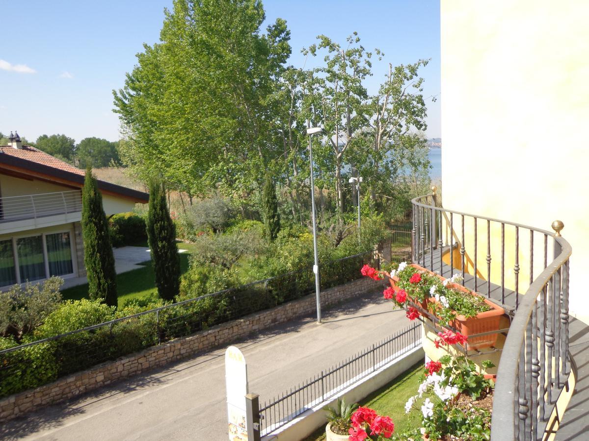 Hotel La Rondine Sirmione Exterior photo